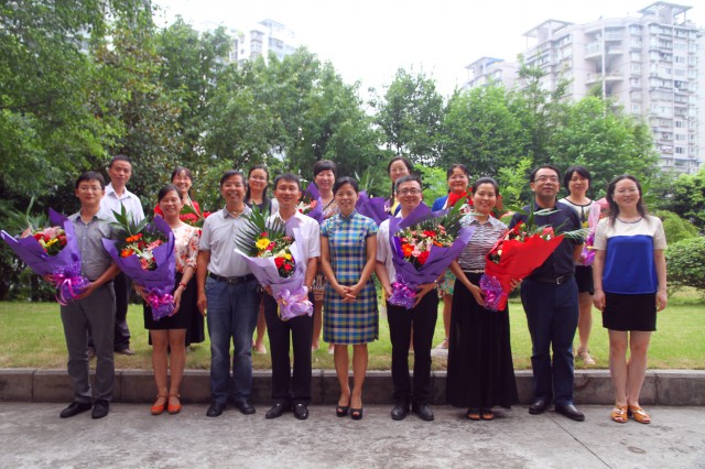 ���˴�ί���������ǡ��������������ڵ�31����ʦ������ǰ����ο�ʳ���Сѧ��ʦ����